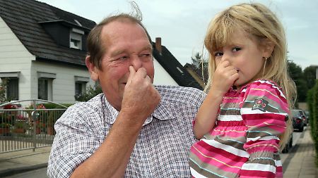Mitunter stinkt's gewaltig. Da hilft nur Nase zu halten, ist aber keine wirkliche Lösung.