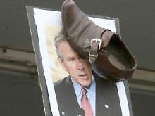 Sollte ein Politiker unter Ihren Gästen sein, könnte ein Schuhwurf zu Verwicklungen führen.