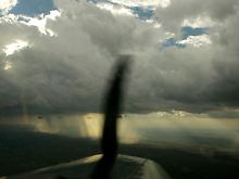 "Cloud seeding" im Westen von Kansas. In den USA wird die Technik angewandt, um Regen in trockene Gegenden zu holen und Hagel abzumildern.