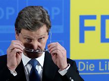 Informant in den eigenen Reihen? FDP-Chef Westerwelle sucht den Durchblick.