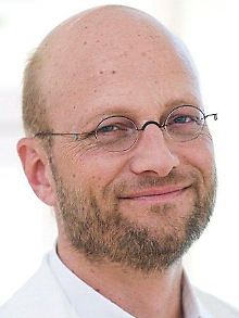 Dr. Christian Fiala ist Facharzt für Frauenheilkunde und Geburtshilfe.