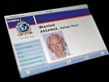 Assange wurde von Interpol mit internationalem Haftbefehl gesucht.