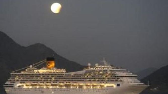 Wenn es eine Mondfinsternis zu bestaunen gibt wie hier auf dem Schiff vor Rio de Janeiro, ....