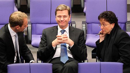 FDP-Generalsekretär Lindner, Parteichef Westerwelle und die Fraktionsvorsitzende Homburger im Bundestag.