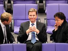 FDP-Generalsekretär Lindner, Parteichef Westerwelle und Fraktionschefin Homburger im Bundestag. Ratlosigkeit.