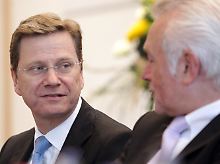Westerwelle bekam angesichts seiner Situation  vom schleswig-holsteinischen Fraktionsvorsitzenden Wolfgang Kubicki (r.) kürzlich "Mitleid" ausgesprochen.