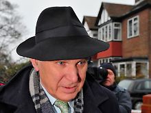 Vince Cable steht als politischer Tölpel da.