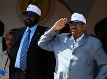 Wenn die Südsudanesen für eine Unabhängigkeit stimmen, stehen Sudans Präsident Al-Baschir (r) und Vize-Präsident  Salva Kiir schwierige Aufgaben bevor.