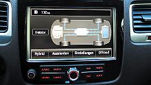 Diese Anzeige für den rein elektrischen Fahrbetrieb ist eher selten zu sehen. Schnell schaltet sich in der Praxis der Benziner dazu.