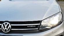 Dezent tritt der Touareg mit den zwei Herzen auf. Nur zwei Schilder weisen von außen auf die Hybridtechnik hin.