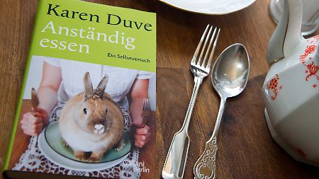 "Anständig essen": Bio-Schweine werden nicht totgestreichelt