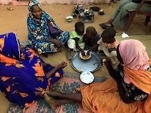 Familienessen bei Flüchtlingen im Sudan.