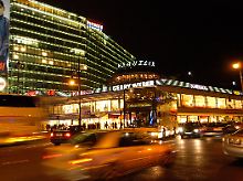 Das Café Kranzler: nur noch eine Rotunde auf einem Bekleidungshaus.