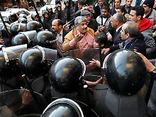 Seit Tagen gehen tausende  Menschen in Ägypten auf die Straße, das Regime antwortet mit Gewalt auf die Proteste.