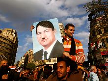 Gegen den Autokraten: Präsident Mubarak wird von einigen Demonstranten mit Adolf Hitler verglichen.