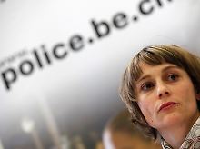 Gabriele Berger von der Berner Polizei informiert auf einer Pressekonferenz über die Ermittlungen.