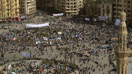 Immer noch verharren Demonstranten auf dem Tahrir-Platz in Kairo.