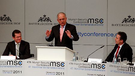 Verteidigungsminister Karl-Theodor zu Guttenberg, Konferenzleiter Wolfgang Ischinger und anders Fogh Rasmussen bei der Eröffnung.