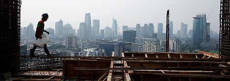Hoch über den Straßen Jakartas.