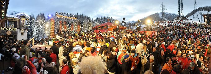 Open-Air-Aprés-Ski kann auch an der frischen Luft, wie hier am Arlberg, genossen werden – kalt wird einem bestimmt nicht.