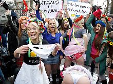 Tausende Frauen gingen gehen Berlusconi auf die Straße: Italien ist kein Bordell!