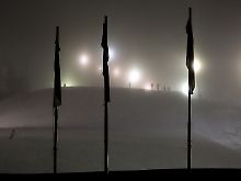 .... auf der vom Flutlicht erhellten Piste bei Nesselwang.