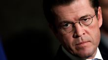Plagiatsaffäre: Soll Verteidigungsminister Karl-Theodor zu Guttenberg sein Amt aufgeben?