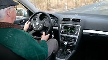 Aufgeräumt und übersichtlich: Das Cockpit atmet Volkswagen in tiefen Zügen.
