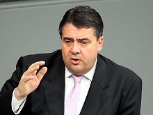 SPD-Chef Gabriel warnt davor, auf dem Rücken der Soldaten zu sparen.
