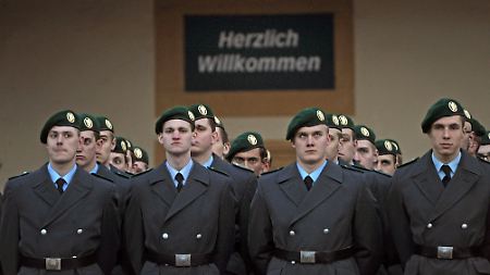 Die letzten Thüringer Wehrpflichtigen legen am 9. Februar auf Schloss Friedenstein in Gotha ihr Gelöbnis ab.