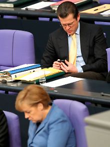 ... aber mit Rücktrittsforderungen konfrontierten Minister ihres Kabinetts ...