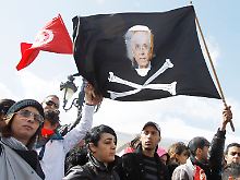 In Tunis fordern Demonstranten den Rücktritt von Premier Ghannouchi, einem Verbündeten des gestürzten Präsidenten.