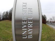 Guttenbergs Doktorvater spricht von einer Gefahr für den Ruf der Universität Bayreuth.