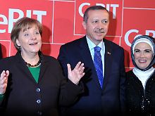 Merkel und Erdogan mit Ehefrau Emine.