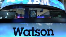 Der kleine "Watson" auf der Cebit versteht Bundeskanzlerin Merkel nicht.