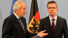 Bitkom-Präsident August-Wilhelm Scheer und Bundesinnenminister Thomas de Maizière.