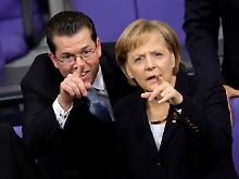 Rücktritt unnötig? Merkel meint, Guttenberg hätte ruhig Minister bleiben können.