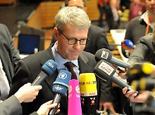 Zuständig, aber nicht handlungsfähig: Umweltminister Röttgen lässt sich von Brüderle die Show stehlen.