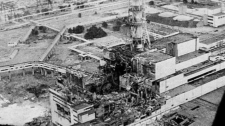 Das Atomkraftwerk in Tschernobyl in der damaligen Sowjetunion, aufgenommen wenige Tage nach dem Reaktorunglück am 26. April 1986. 