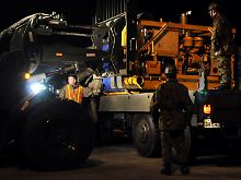 Wasserpumpen der US-Armee sollen helfen.