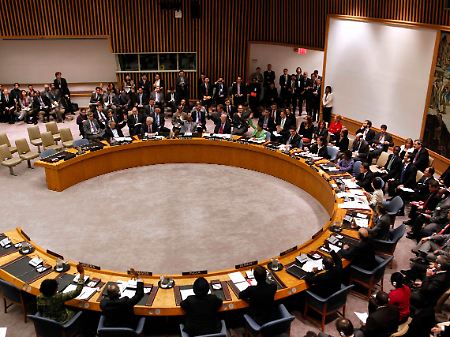 10 der 15 Mitglieder des Sicherheitsrats stimmen für die Resolution.