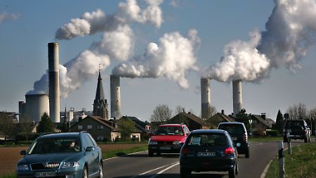 700 Gigatonnen CO2 dürfen wir noch ausstoßen. Wenn wir so weitermachen wie bisher, haben wir diese Menge schon in 20 Jahren erreicht.
