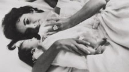 Die Momente des familiären Glücks sind selten: 1957 mit Tochter Eliza, den Söhnen Michael und Christopher und Ehemann Mike Todd, der ein Jahr später stirbt.