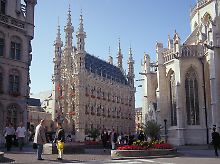 Baukunst aus dem Mittelalter: Das Rathaus gehört zu den markantesten Gebäuden Leuvens und zu den schönsten gotischen Häusern in ganz Belgien.