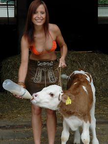 Heidi (es handelt sich hier um eine zufällige Namensgleichheit) hat's mit Kalb in den Jungbauernkalender 2007 geschafft.