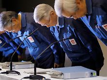 Die täglichen Informationen der Tepco-Vertreter werden stets mit einer Verbeugung eingeleitet.