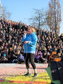 Rieke wollte nicht singen, und sie kann es eigentlich auch nicht. Egal - das Publikum jubelt.