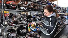 Motorrad fahren kann ein teures Hobby sein.