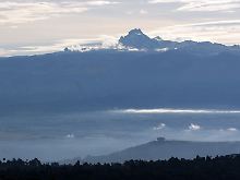 Auf dem Hochplateau im Bezirk Laikipia kann man in der Ferne den Gipfel des Mount Kenya sehen.