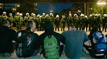 Einigkeit zur Maidemonstration in Kreuzberg. Die Jugendlichen untereinander scheinen sich mit "Kiezdeutsch" gut zu verstehen. 